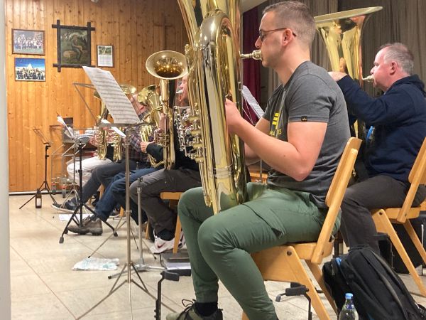 Musik-Trachtenkapelle Niederwasser